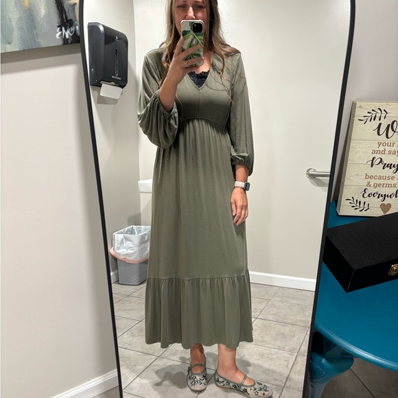 Meet your Posher, April - Picture 3 of 4